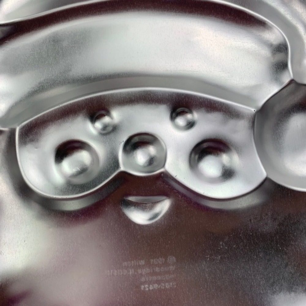 Wilton 1991 Santa cake pan - Picture 9 of 12